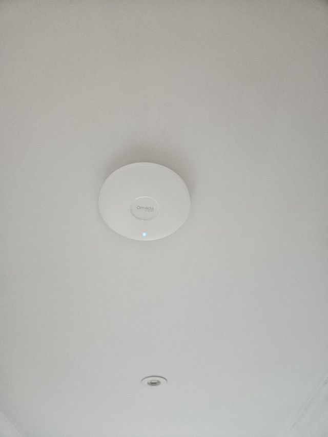 Ceiling-mounted Wi-Fi 7 access point